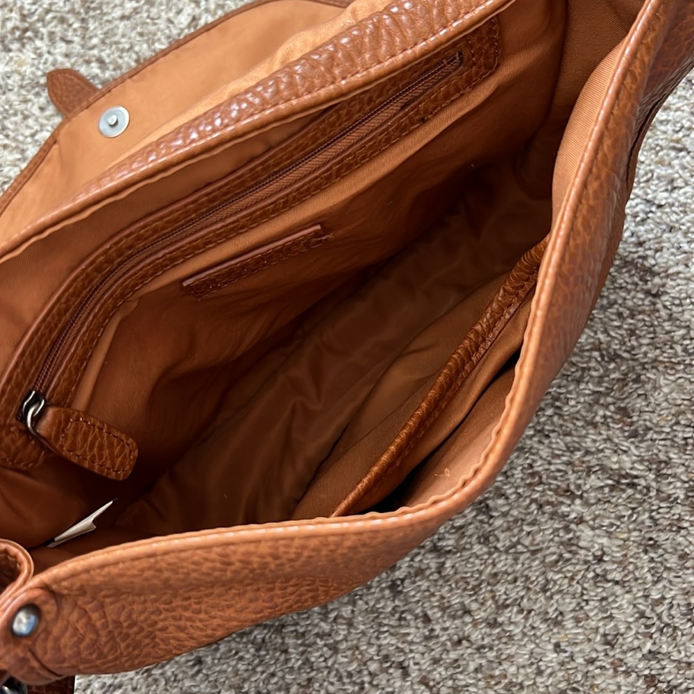 Crossbody - Picture 8 of 9